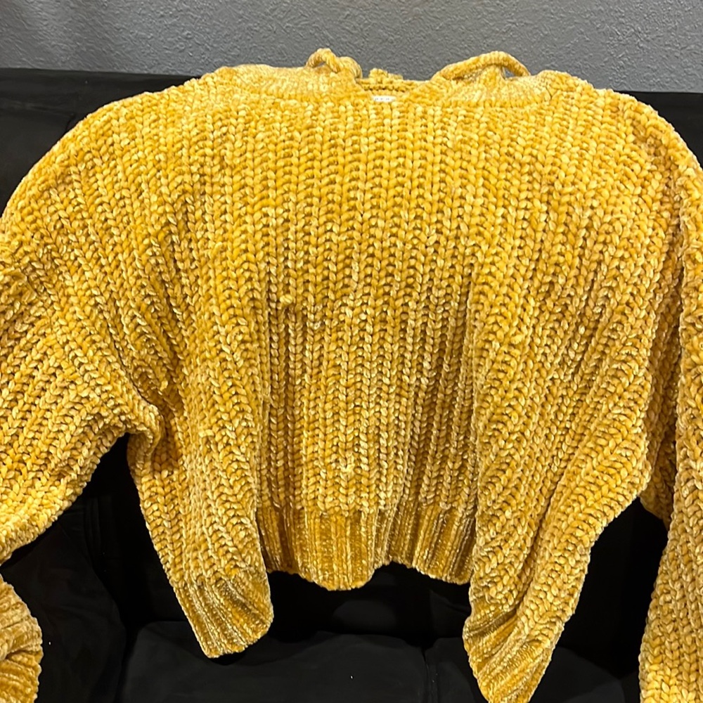 Aeropostale yellow sweater